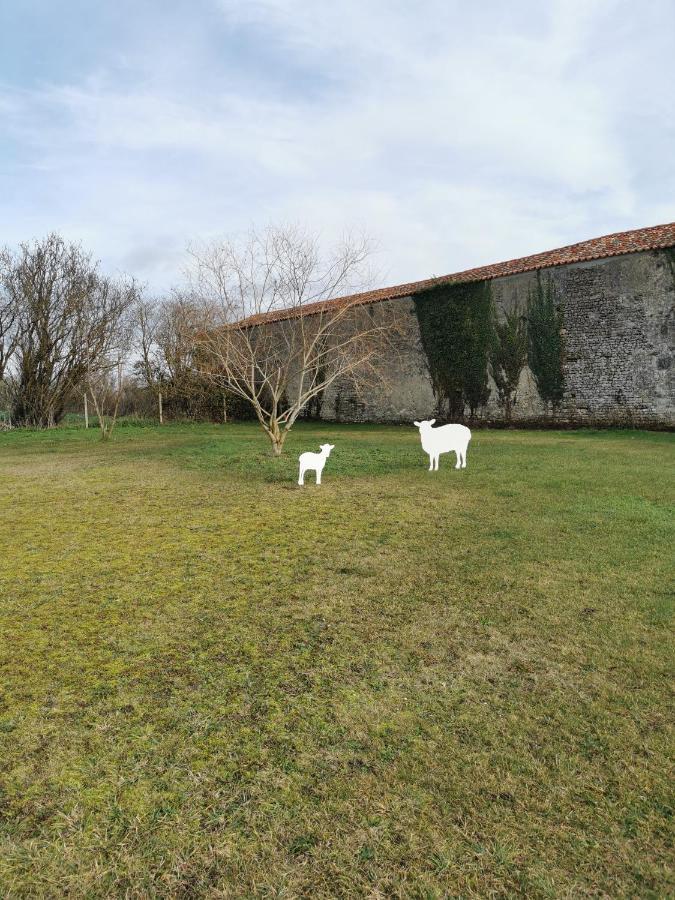 Au Domaine De Gigie Bed and Breakfast Chervettes Exteriör bild